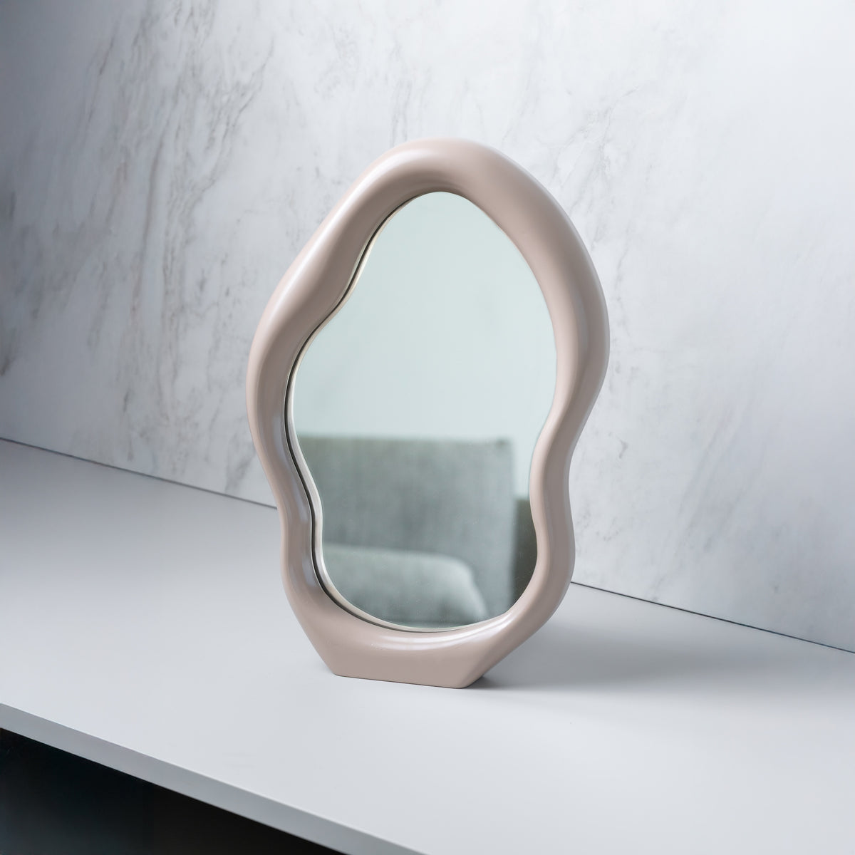 Mirror 01 – Amy Cosmetics